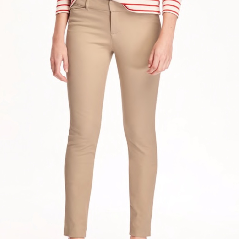 Old Navy Pixie Cropped Khaki Pants, Size 6